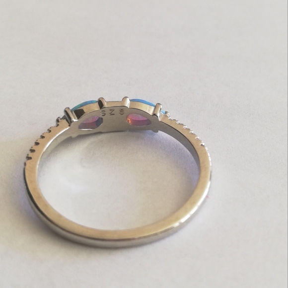 Opal Ring. Size 8. - Picture 3 of 4